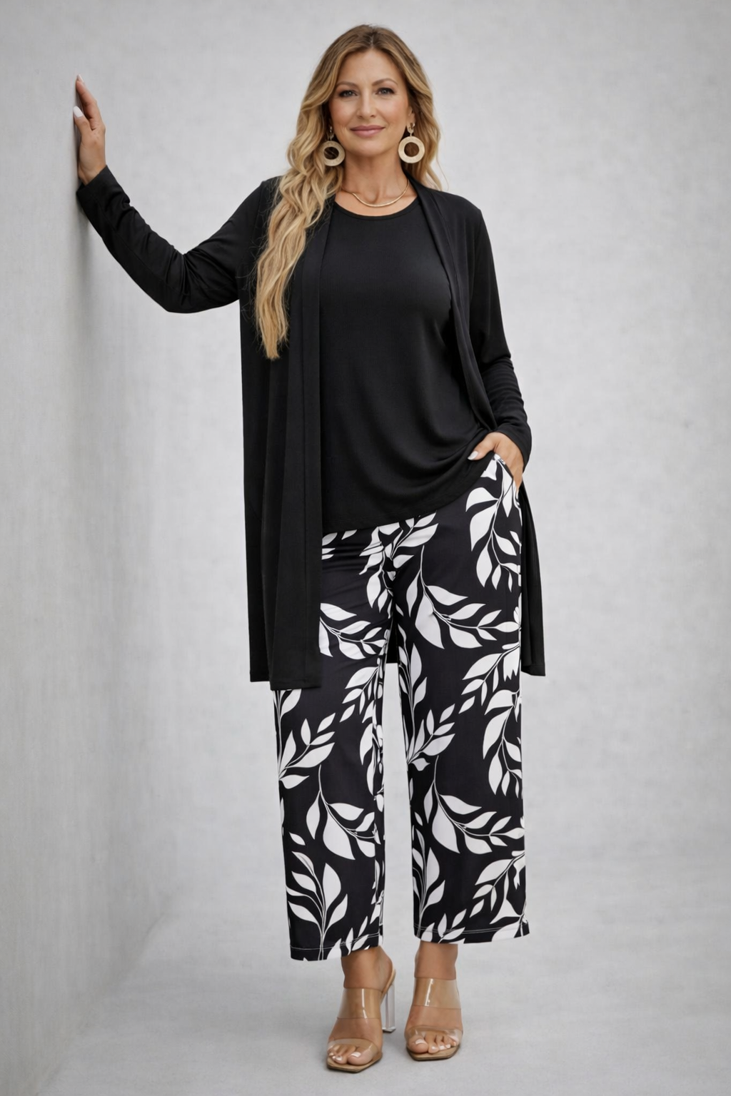 Yolanda | Traje de invitada de tres piezas en blanco y negro