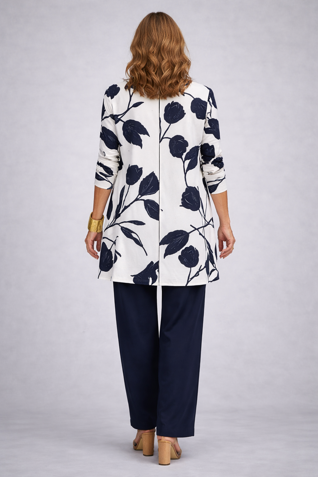 Noemí | Traje de invitada de tres piezas en azul y blanco